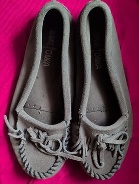 Minnetonka Suede Fringe Moccasins